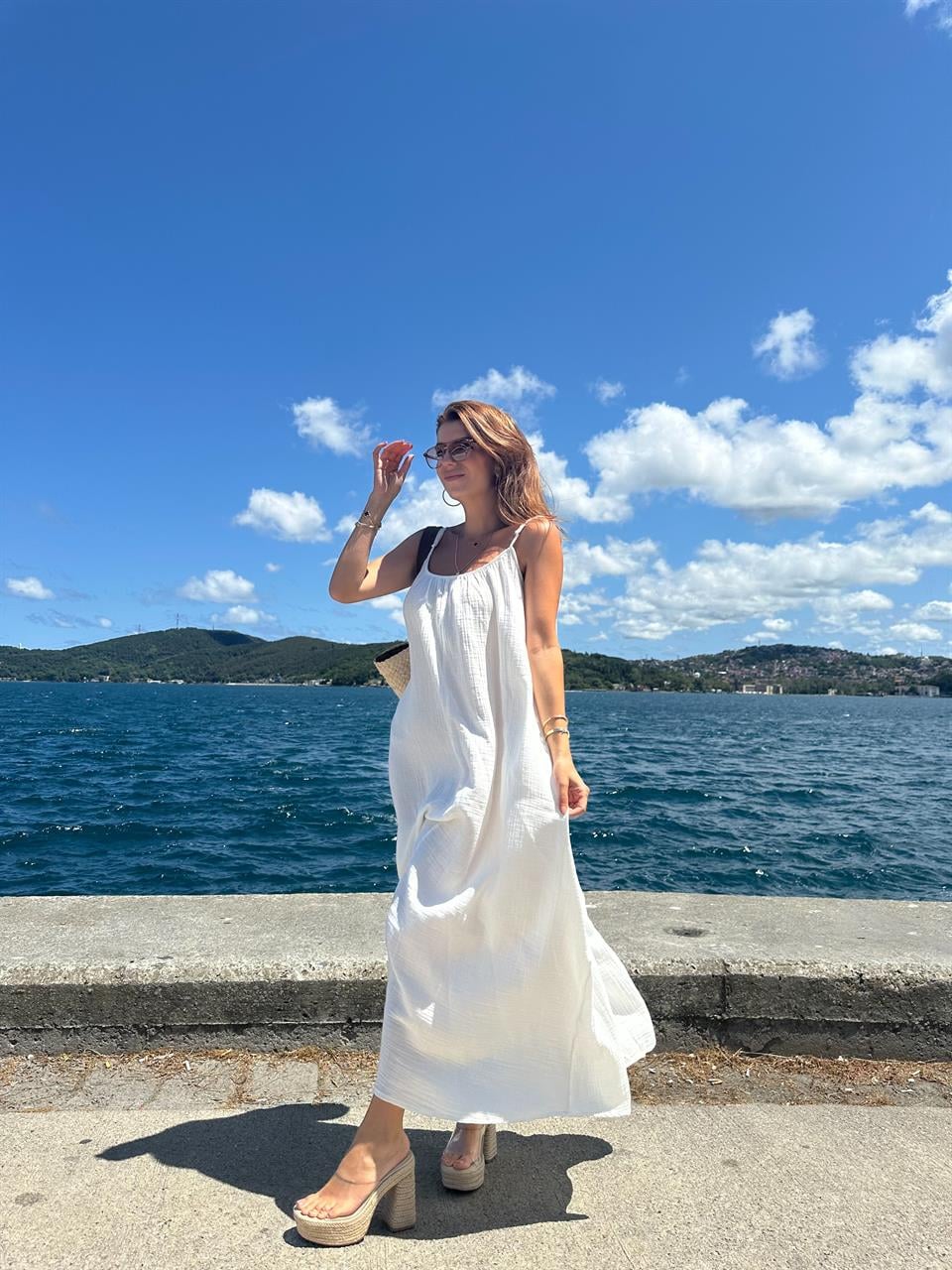 Beyaz Askılı Müslin Kumaş Elbise