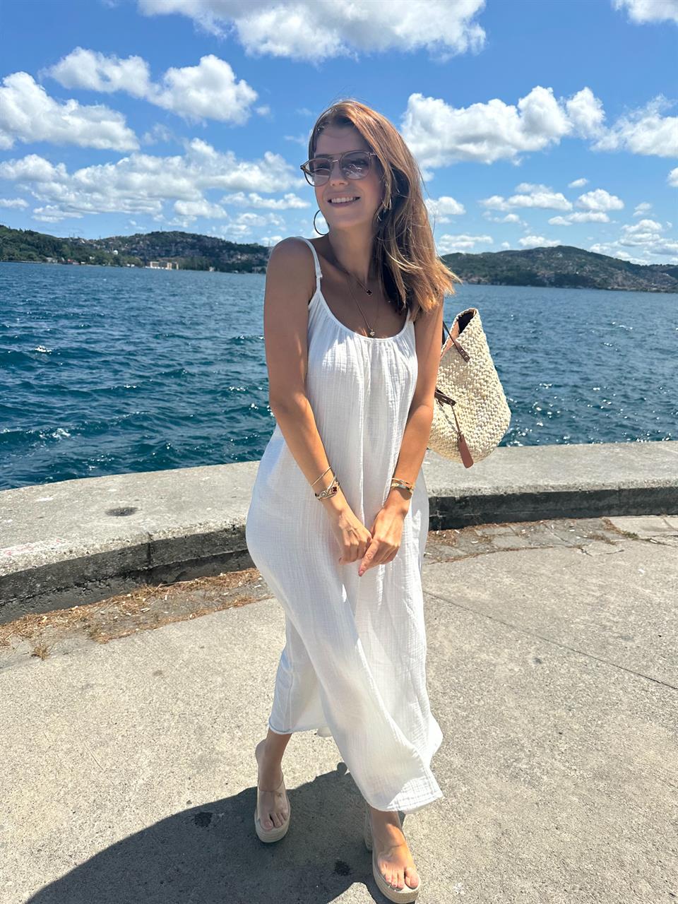 Beyaz Askılı Müslin Kumaş Elbise