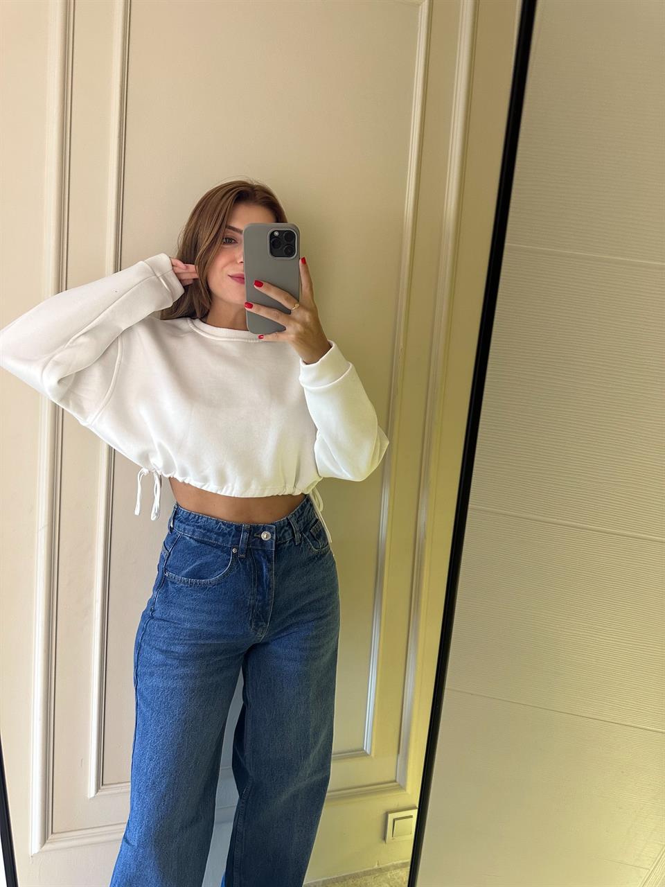 Beyaz Bel Büzgülü Crop Sweatshirt