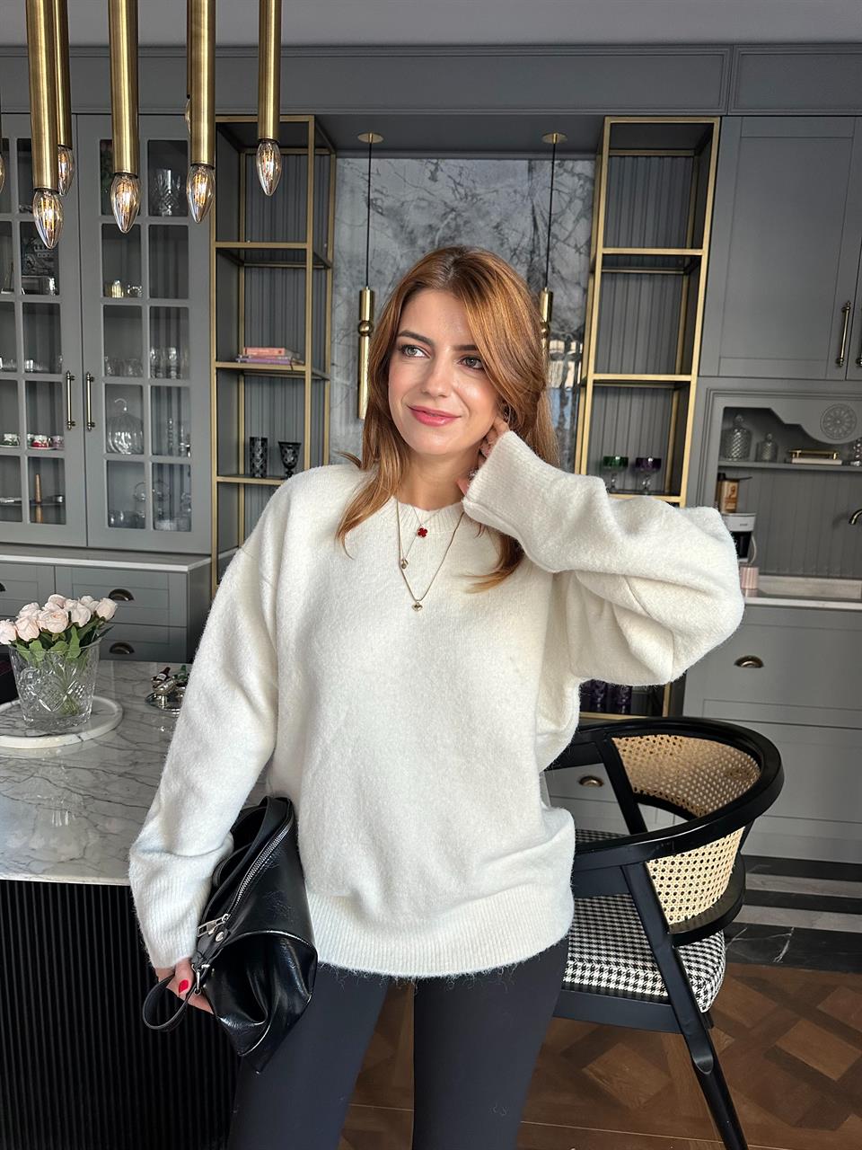 Beyaz Bisiklet Yaka Yumoş Triko Kazak