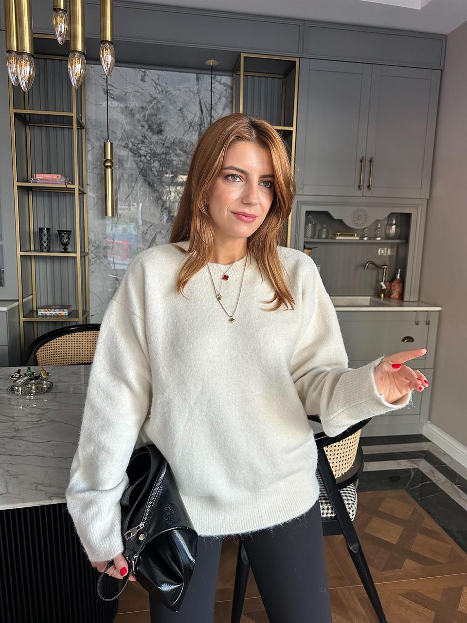 Beyaz Bisiklet Yaka Yumoş Triko Kazak