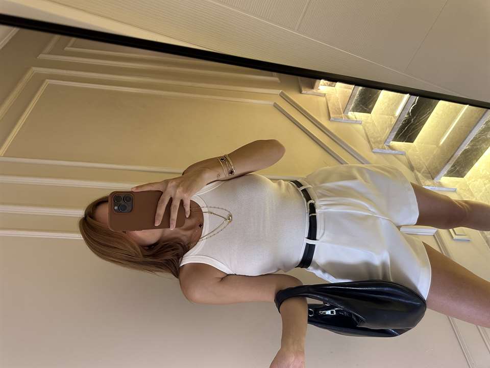 Beyaz Biyeli Askılı Crop