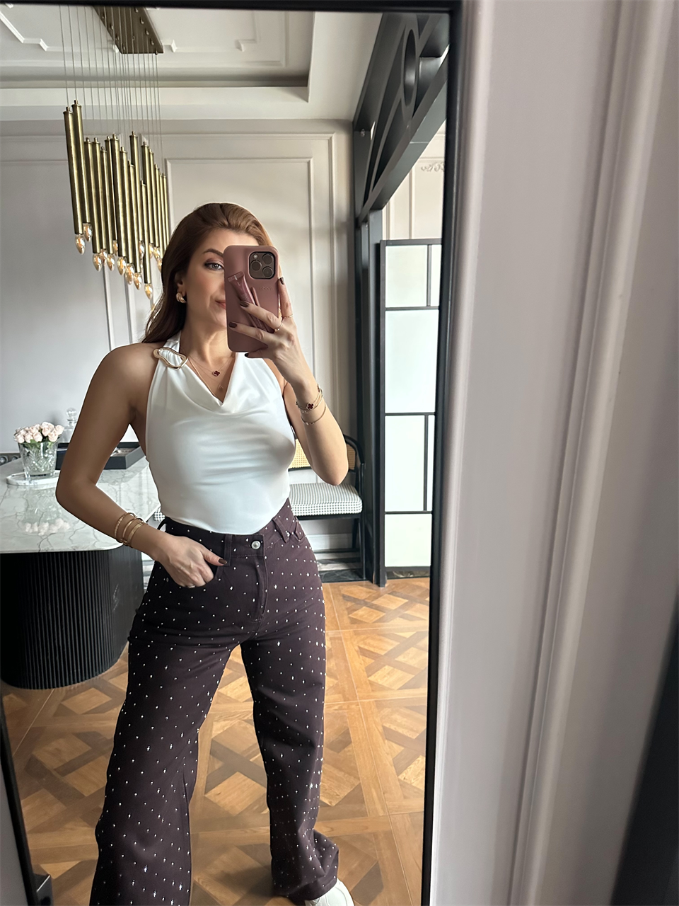 Beyaz Boyun Toka Detay Degaje Bluz