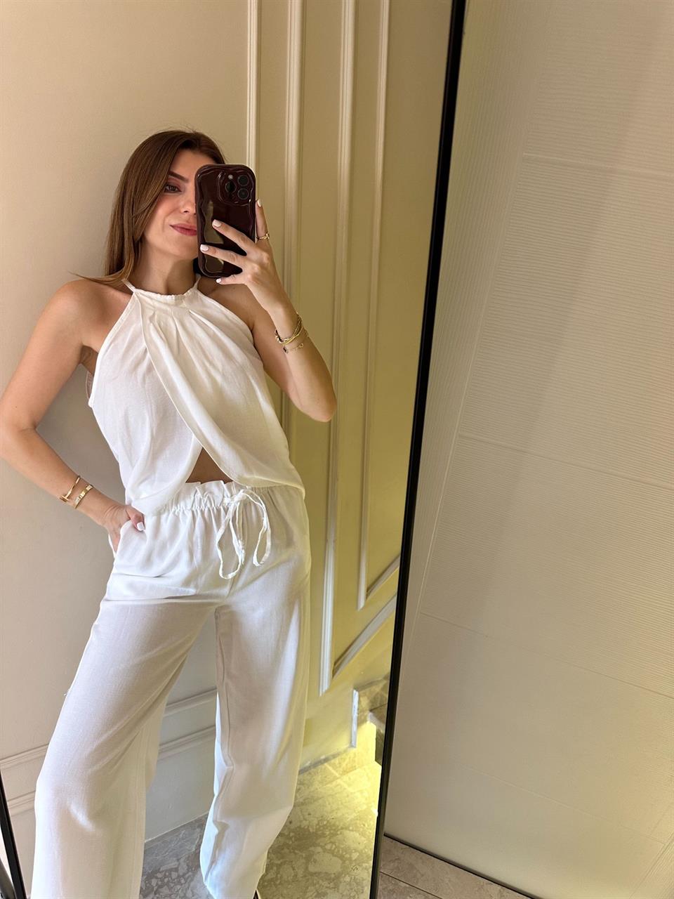 Beyaz Boyundan Düğmeli Keten Bluz-Pantolon Takım