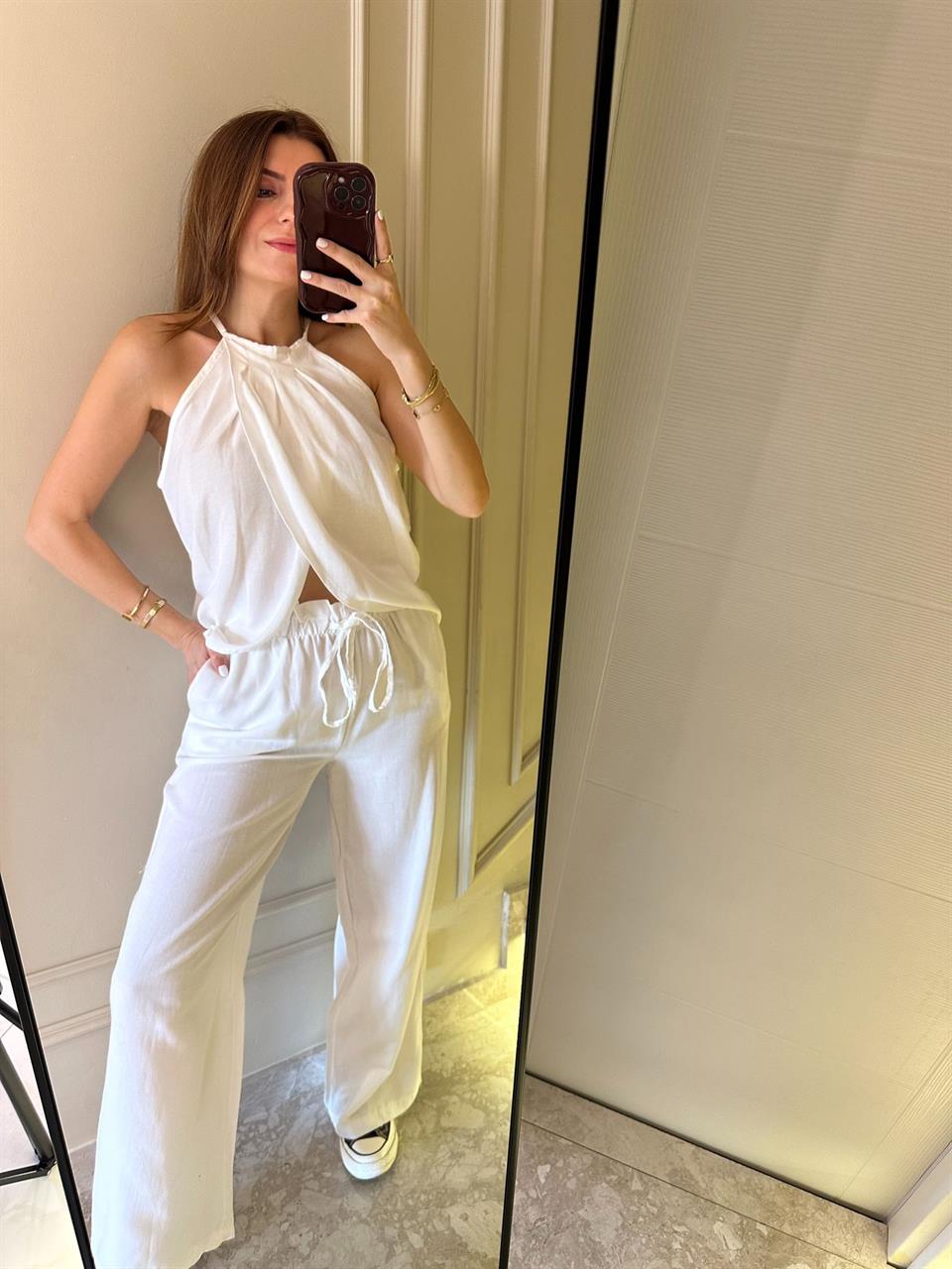 Beyaz Boyundan Düğmeli Keten Bluz-Pantolon Takım