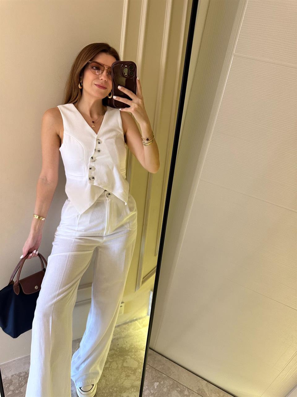 Beyaz Çapraz Düğmeli Yelekli Takım