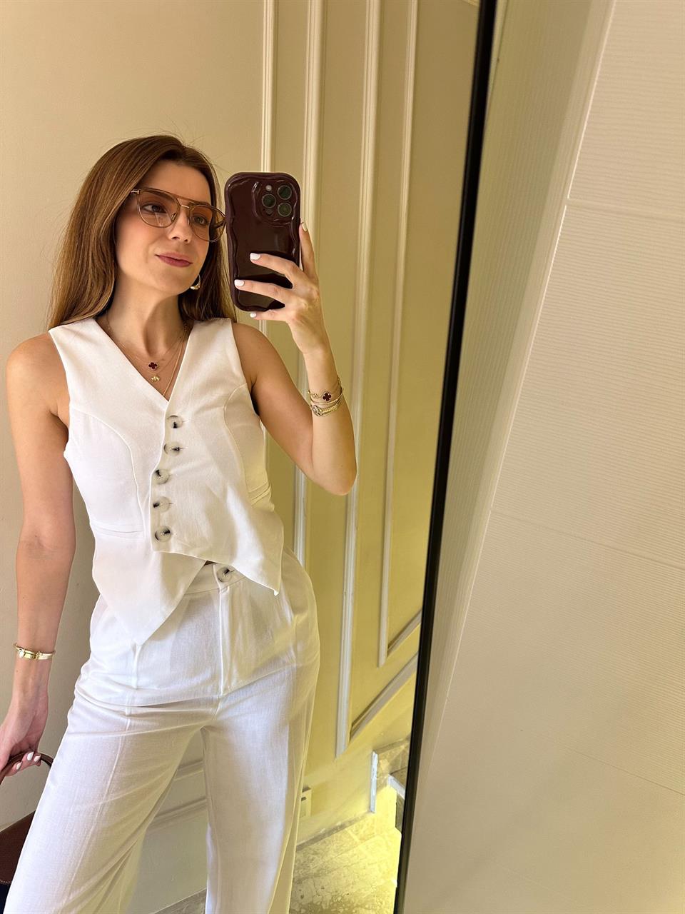 Beyaz Çapraz Düğmeli Yelekli Takım