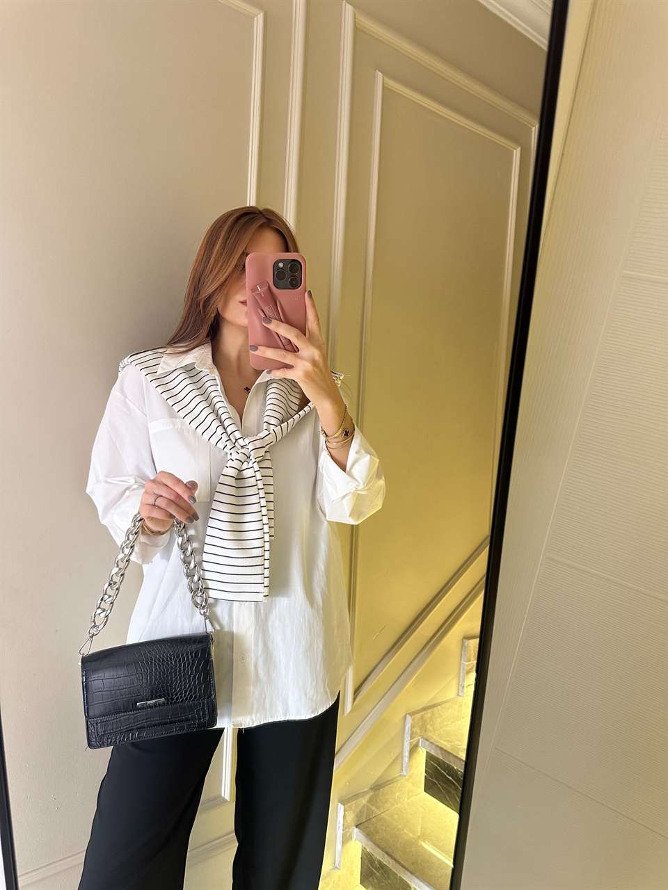 Beyaz Çizgili Atkı Detay Beyaz Gömlek