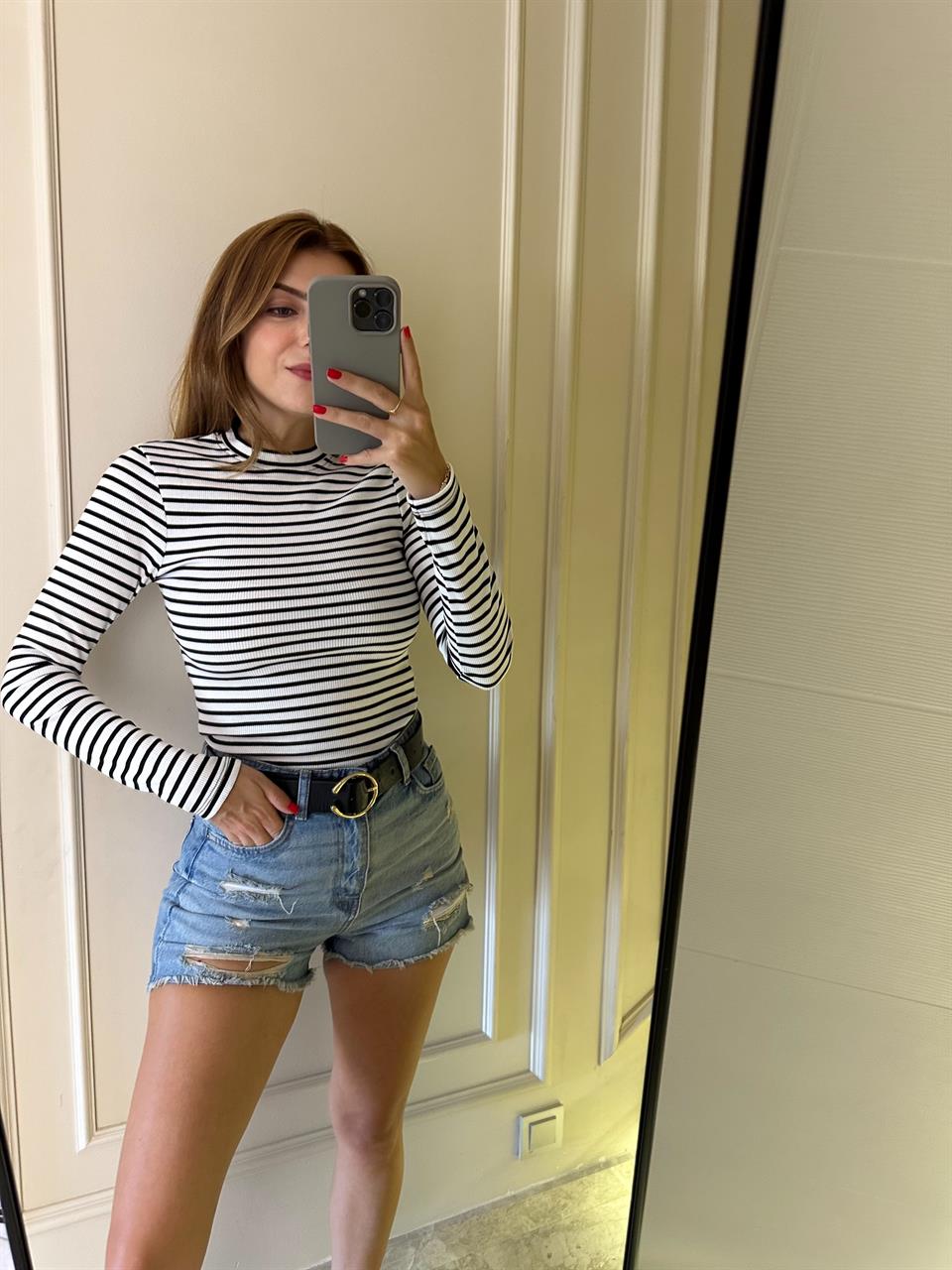 Beyaz Çizgili Fitilli Uzun Kol Bluz