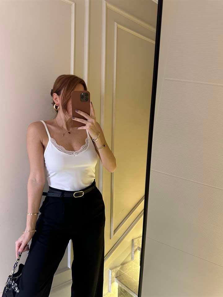 Beyaz Dantel Detay Askılı Bluz