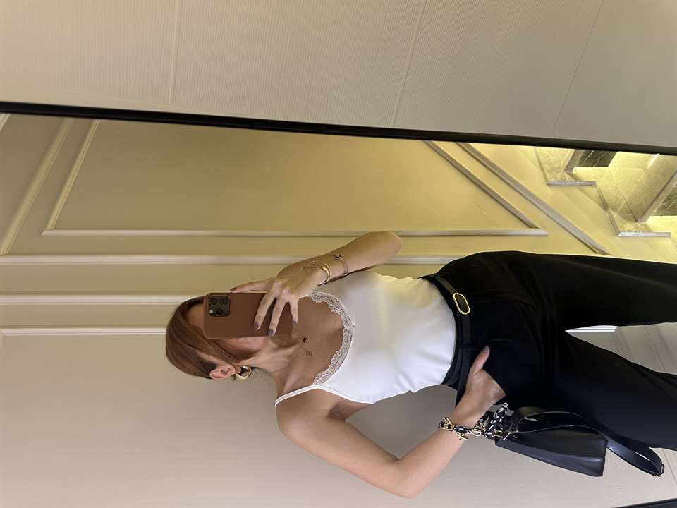 Beyaz Dantel Detay Askılı Bluz