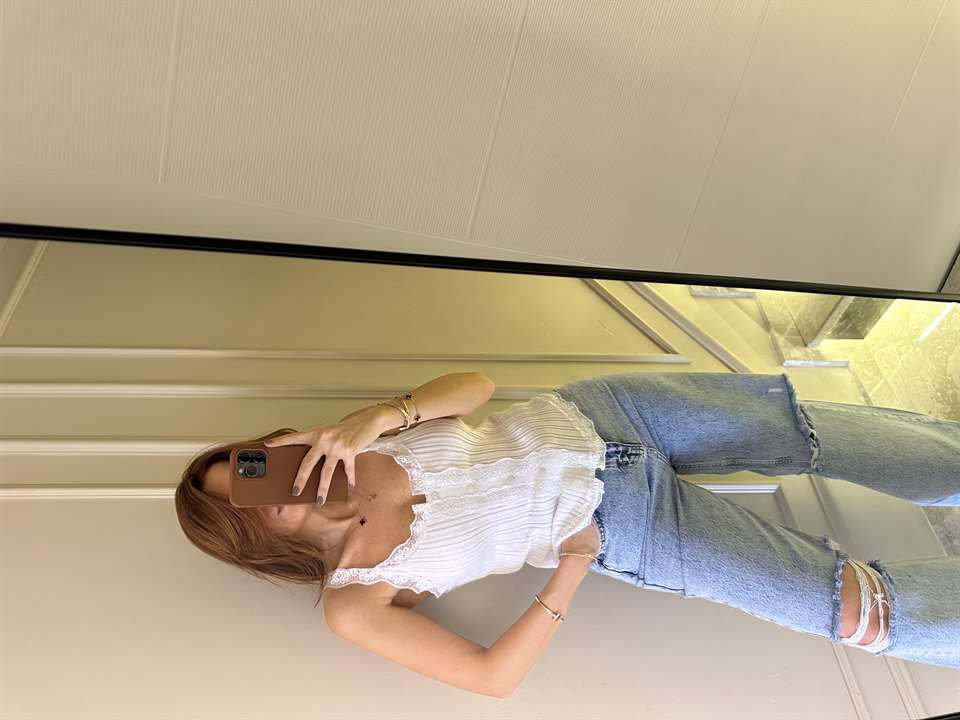 Beyaz Dantel Detay Düğmeli Triko Bluz