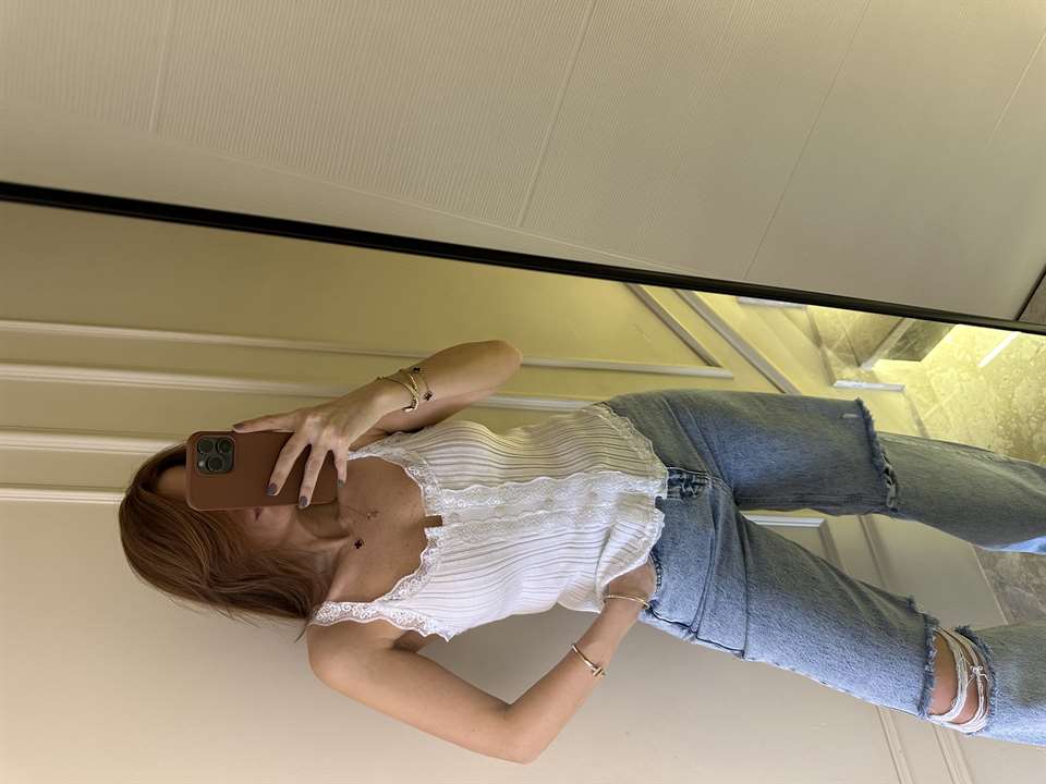 Beyaz Dantel Detay Düğmeli Triko Bluz