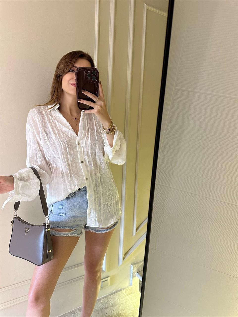 Beyaz Desenli V Yaka Tensel Gömlek