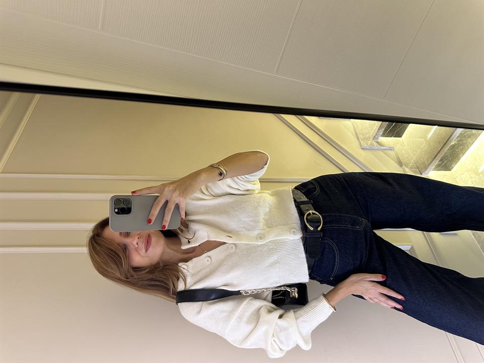 Beyaz Düğmeli Yün Crop Hırka