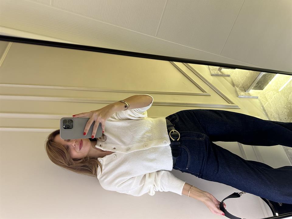 Beyaz Düğmeli Yün Crop Hırka