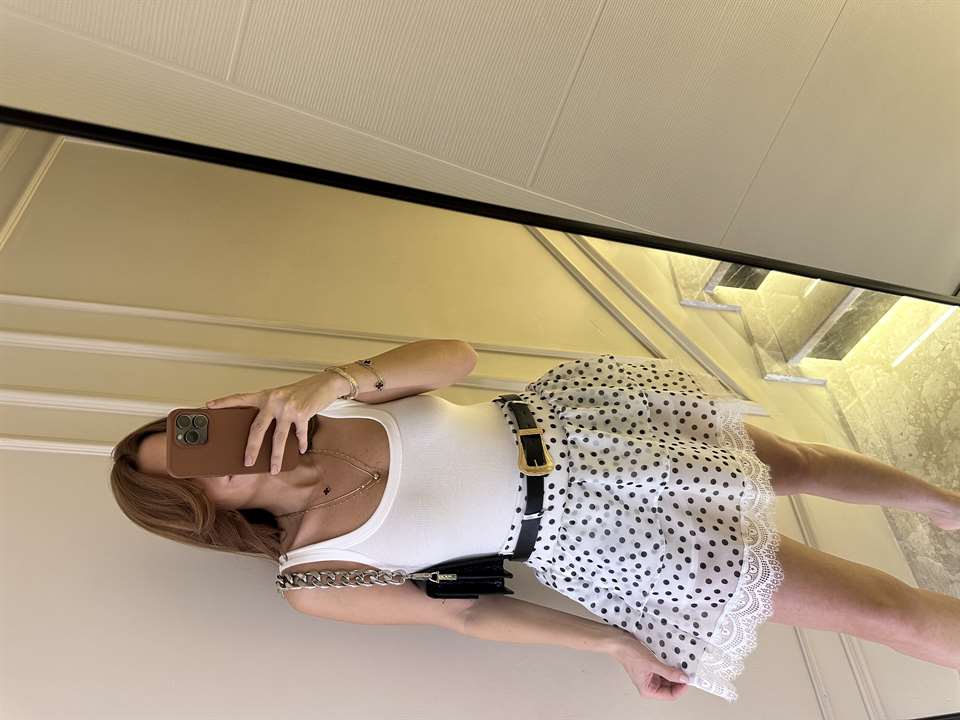 Beyaz Etek Ucu Dantel Puantiyeli Şortlu Etek