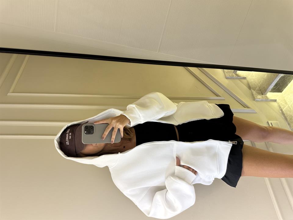 Beyaz Fermuarlı Oversize Hırka