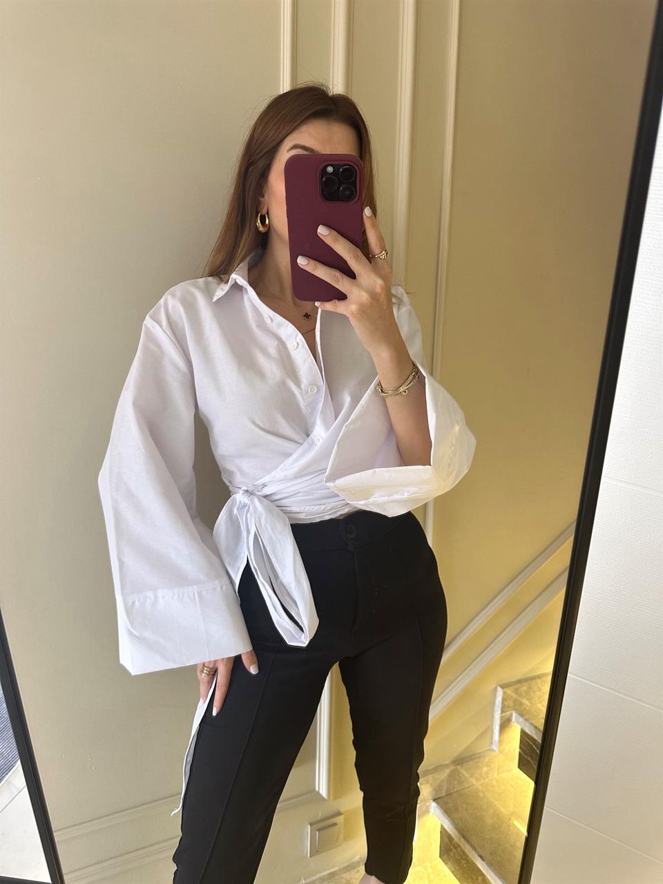 Beyaz Geniş Kol Bağlamalı Gömlek