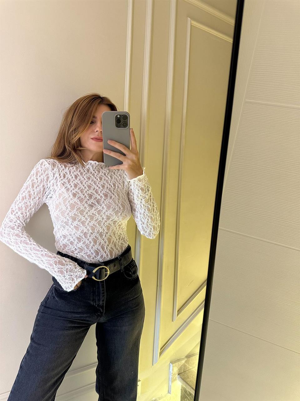 Beyaz Güpür Dantel Uzun Kol Bluz