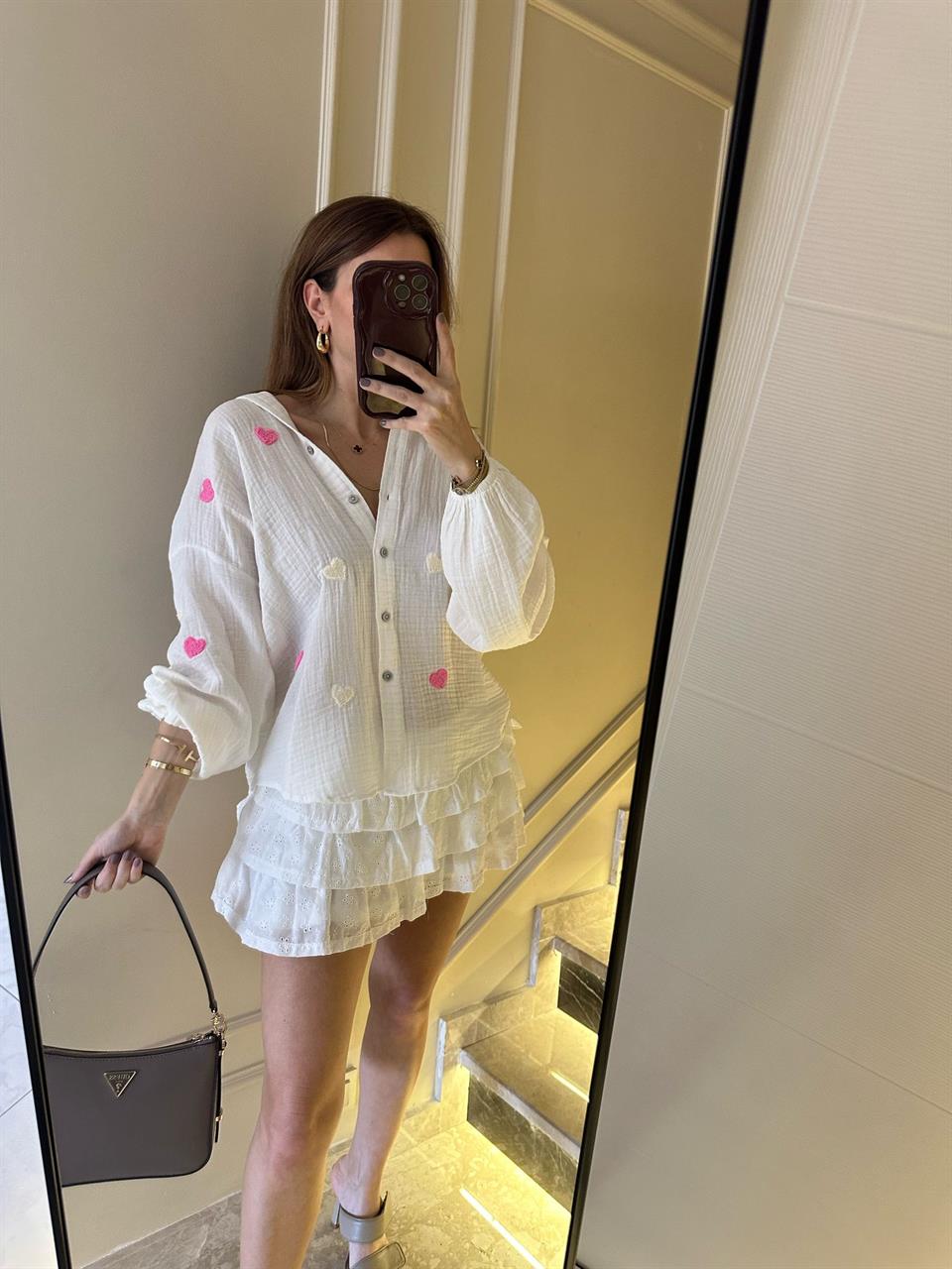 Beyaz Kalp Nakışlı Gömlek