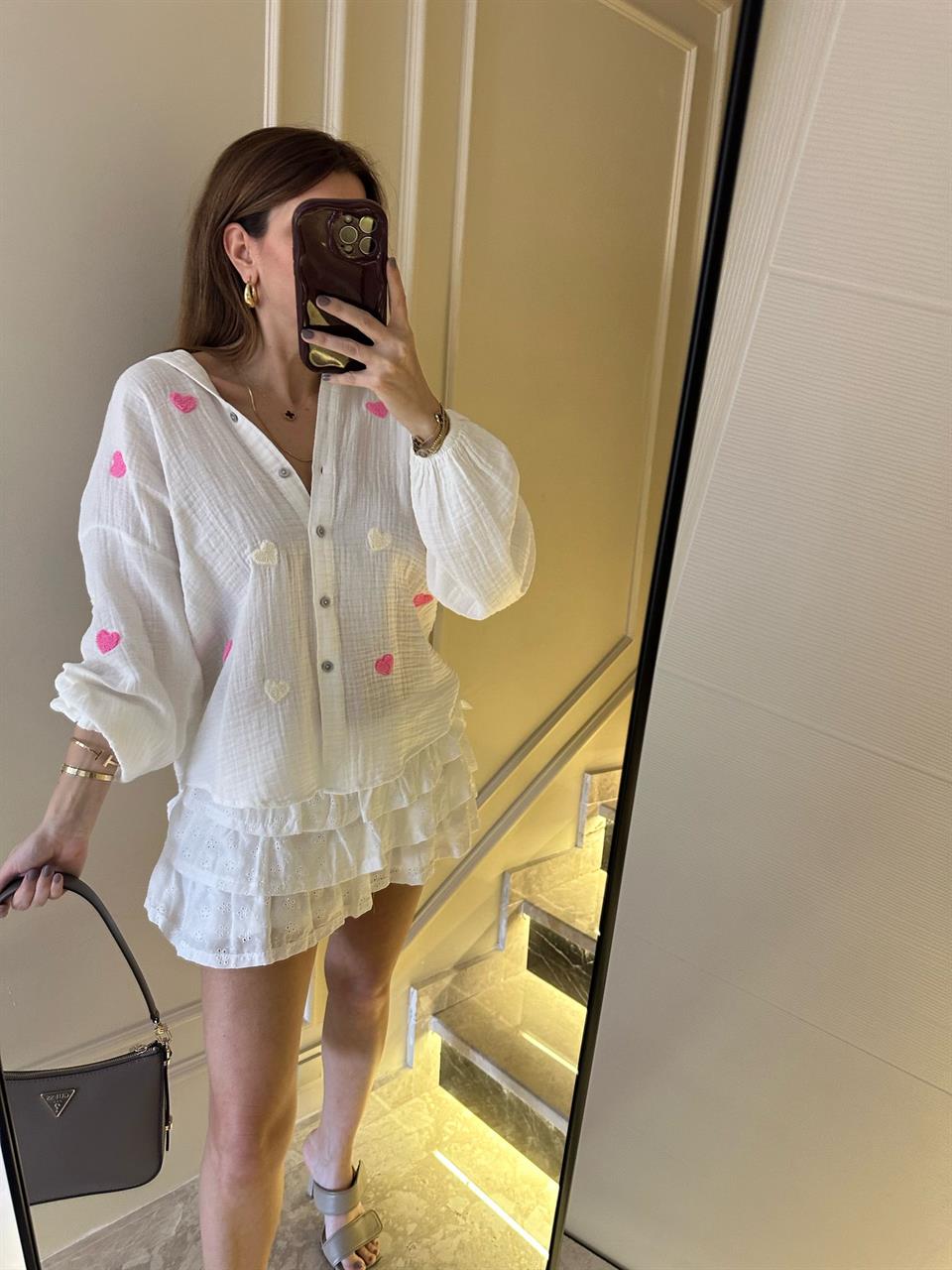 Beyaz Kalp Nakışlı Gömlek