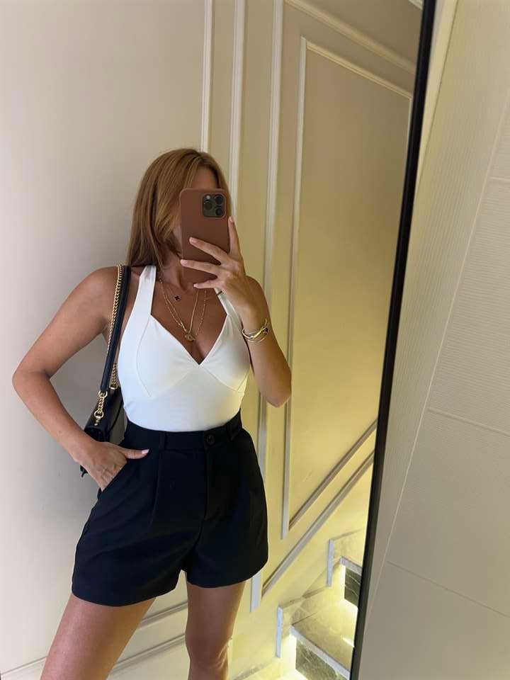 Beyaz Kalp Yaka Bodysuit Zıbın
