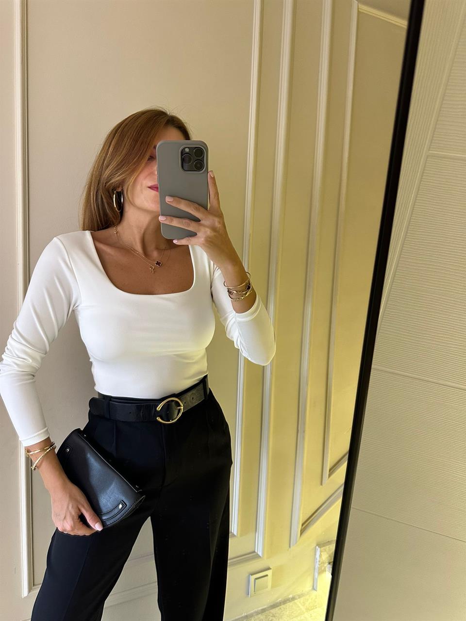 Beyaz Kare Yaka Çıtçıtlı Zıbın