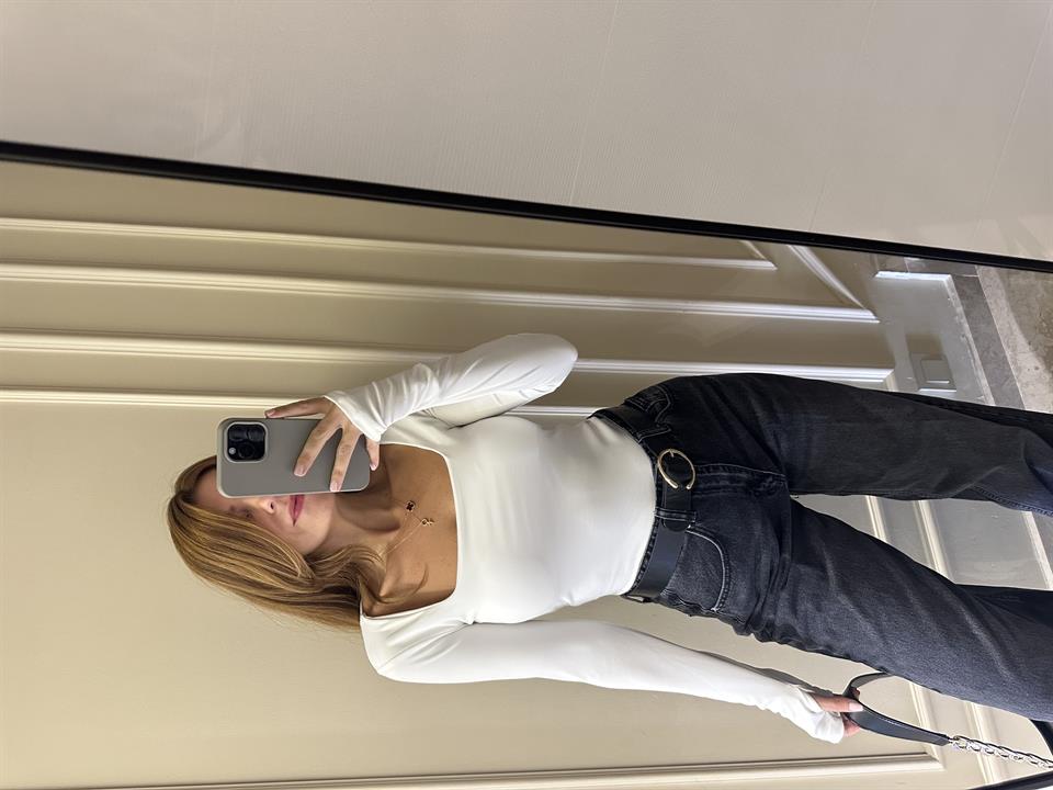 Beyaz Kare Yaka Parmak Geçmeli Dalgıç Bluz