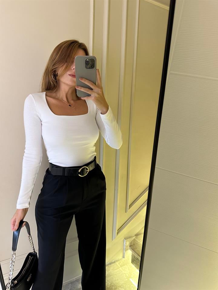 Beyaz Kare Yaka Uzun Kol Bluz