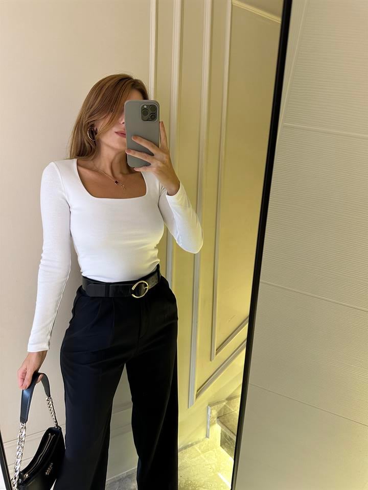 Beyaz Kare Yaka Uzun Kol Bluz