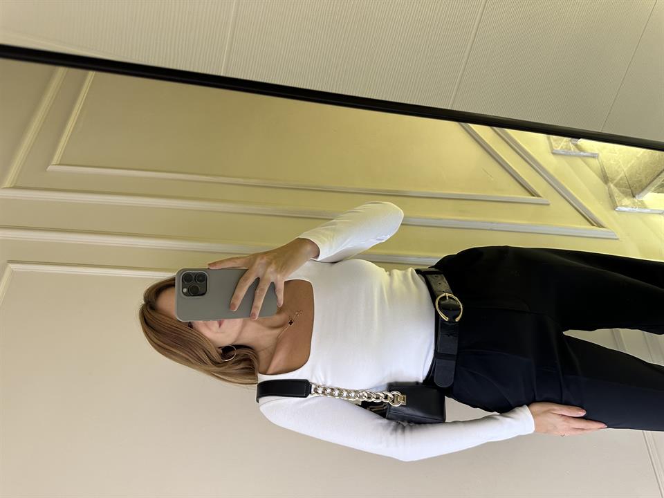 Beyaz Kare Yaka Uzun Kol Bluz