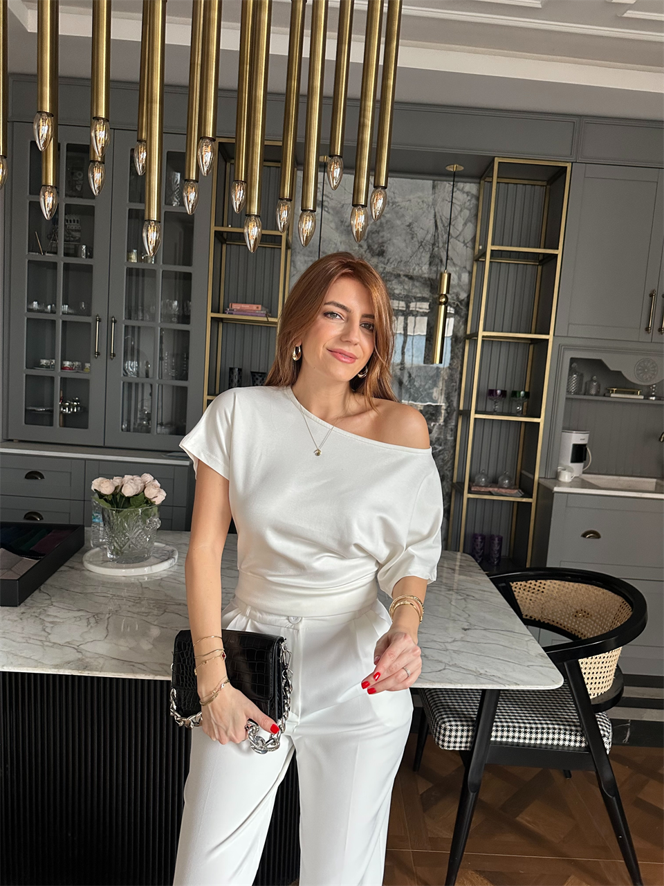Beyaz Kayık Yaka Kısa Kol Bluz
