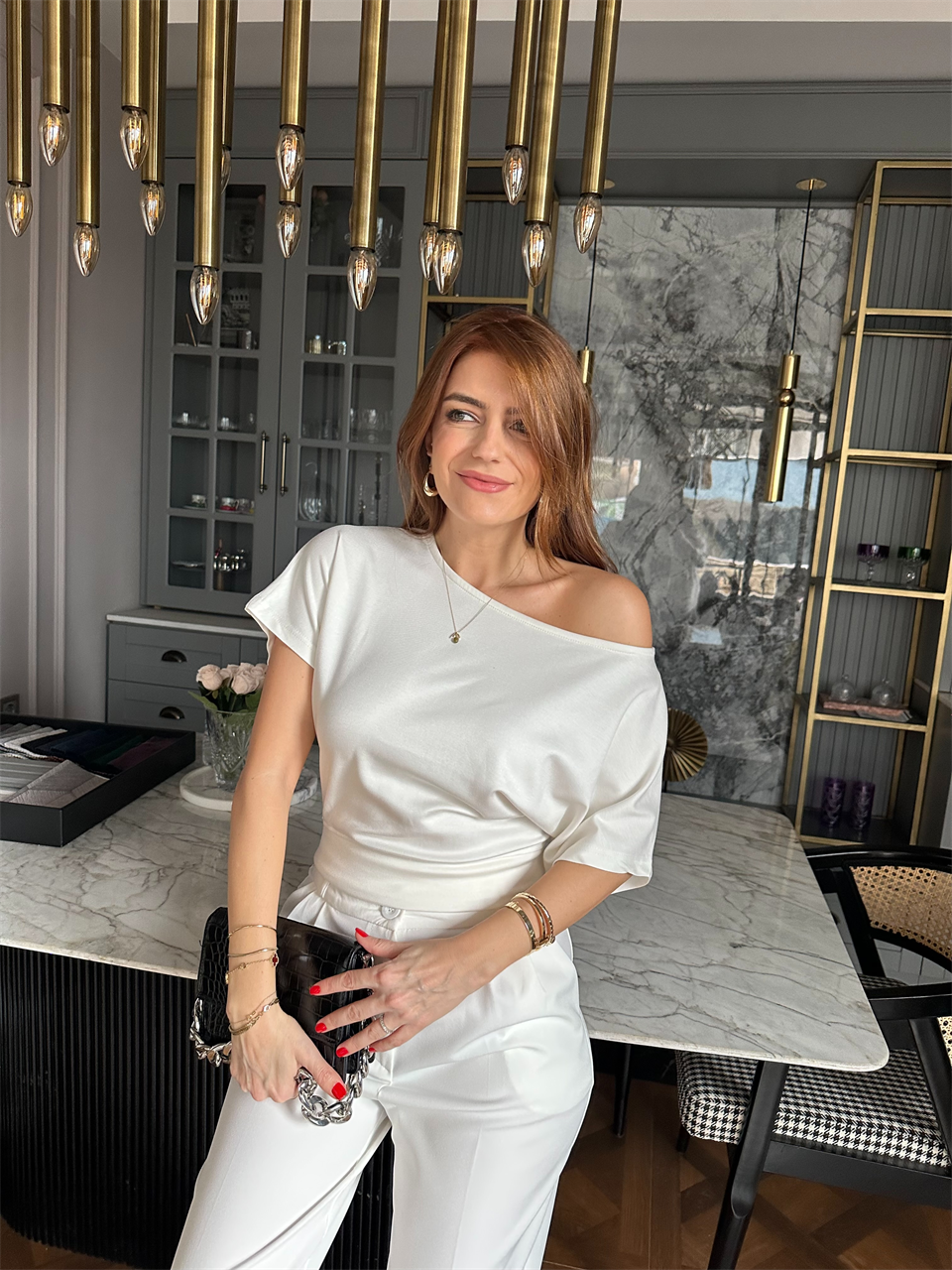 Beyaz Kayık Yaka Kısa Kol Bluz
