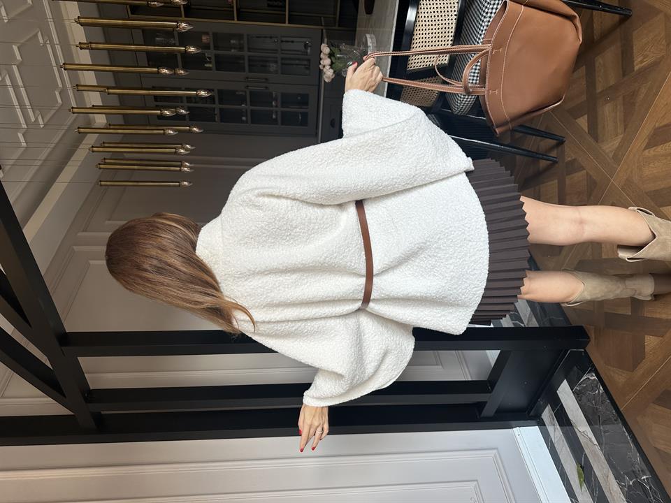 Beyaz Kemerli Buklet Panço