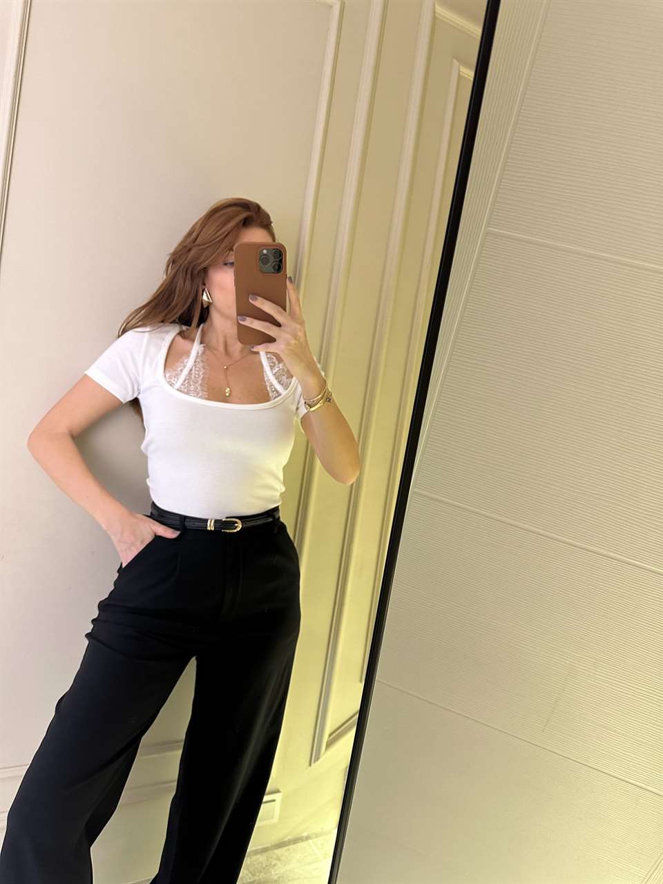 Beyaz Kısa Kol Dantelli Boyun Bağlamalı Bluz