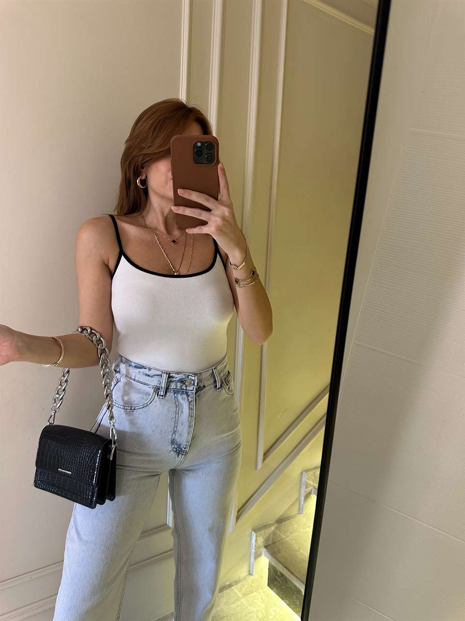 Beyaz Kontrast Şeritli Askılı Bluz