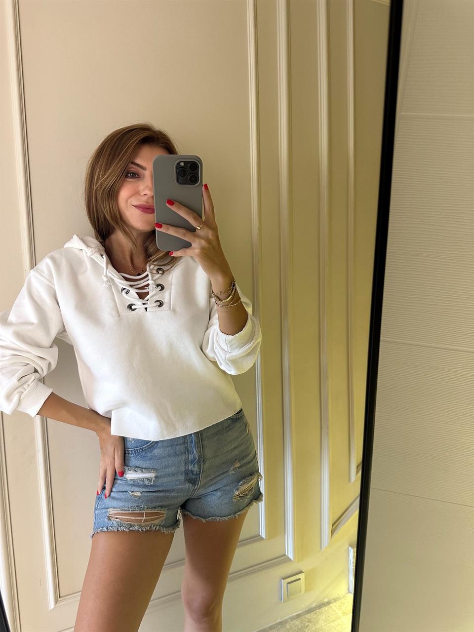 Beyaz Kuşgözü Detay Sweatshirt