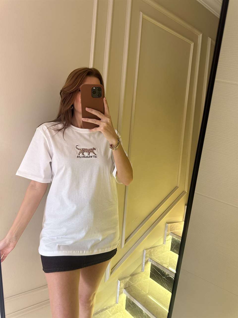 Beyaz Leo Nakışlı Tişört