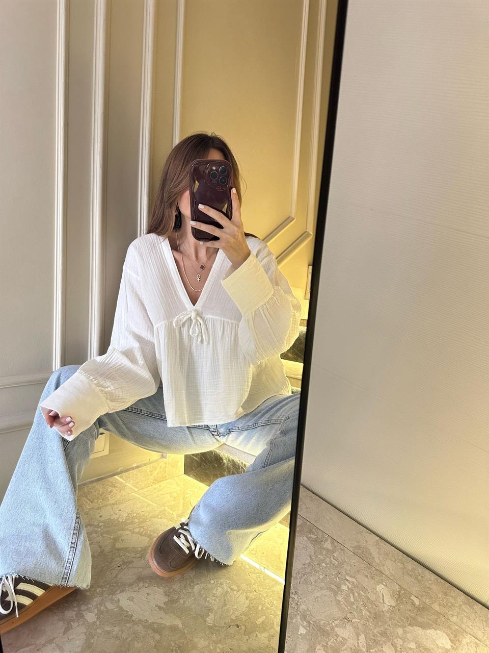 Beyaz Müslin Kumaş V Yaka Bluz