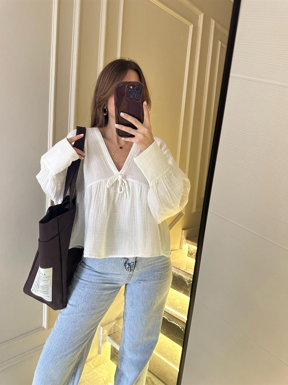 Beyaz Müslin Kumaş V Yaka Bluz