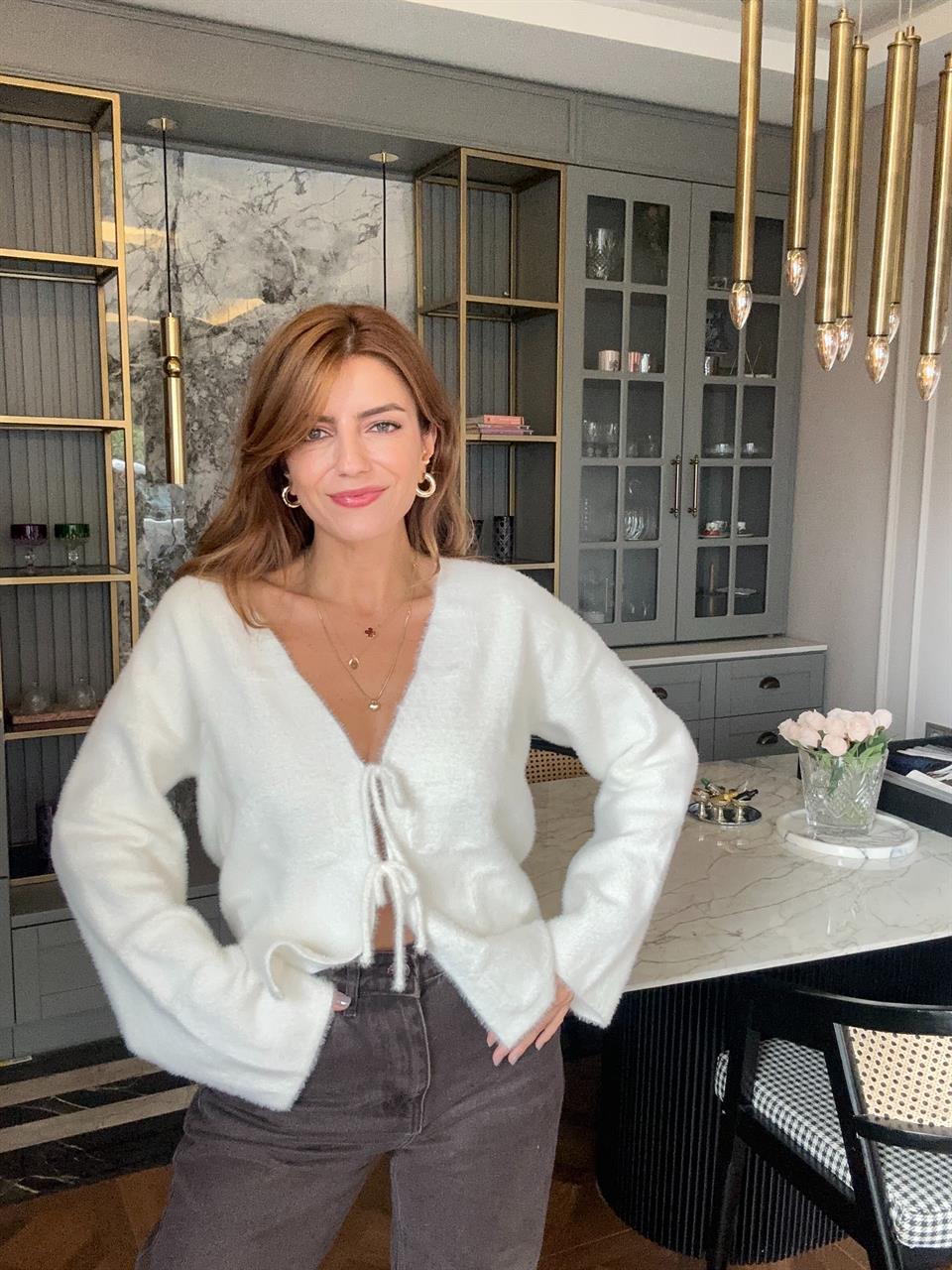 Beyaz Önü İpli Sakallı Yumoş Hırka