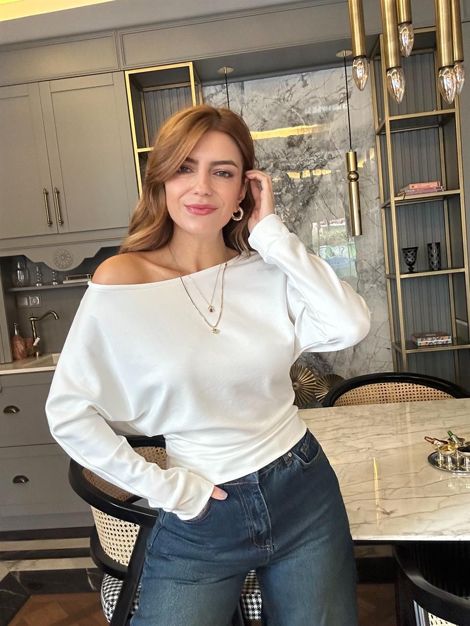 Beyaz Pamuk Kumaş Kayık Yaka Bluz