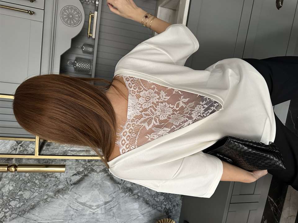 Beyaz Pamuk Kumaş Sırt Dantel Tshirt