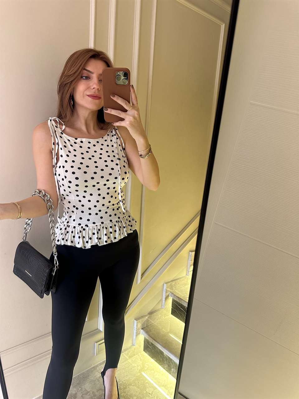 Beyaz Puantiye Desen Bağlamalı Bluz