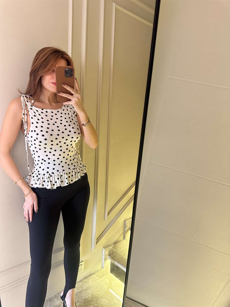 Beyaz Puantiye Desen Bağlamalı Bluz