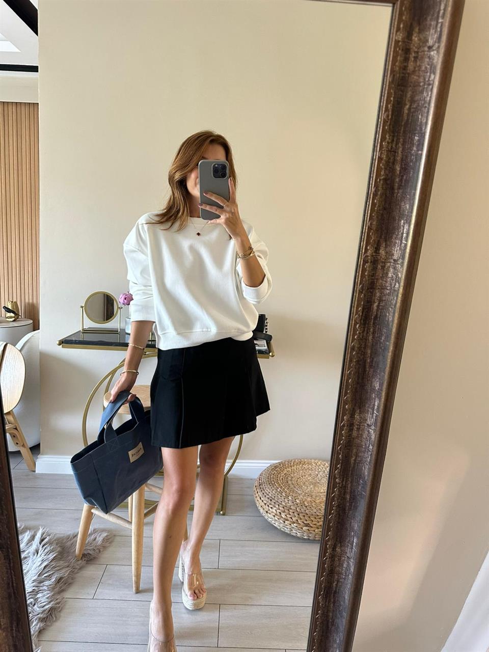 Beyaz Ribanalı Crop Sweatshirt