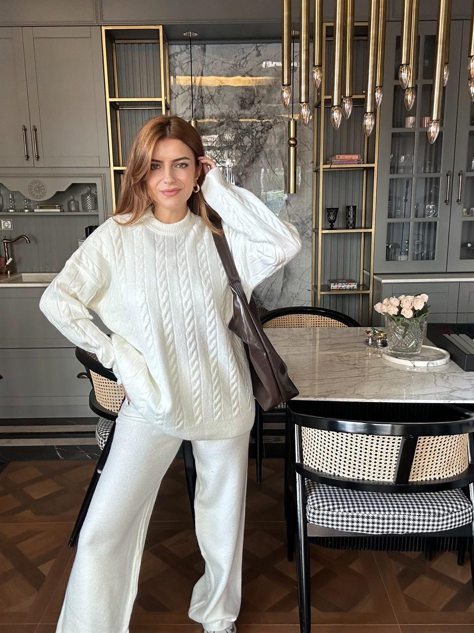 Beyaz Saç Örgü Salaş Triko Kazak