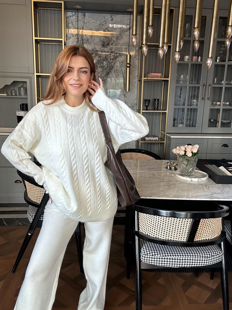 Beyaz Saç Örgü Salaş Triko Kazak