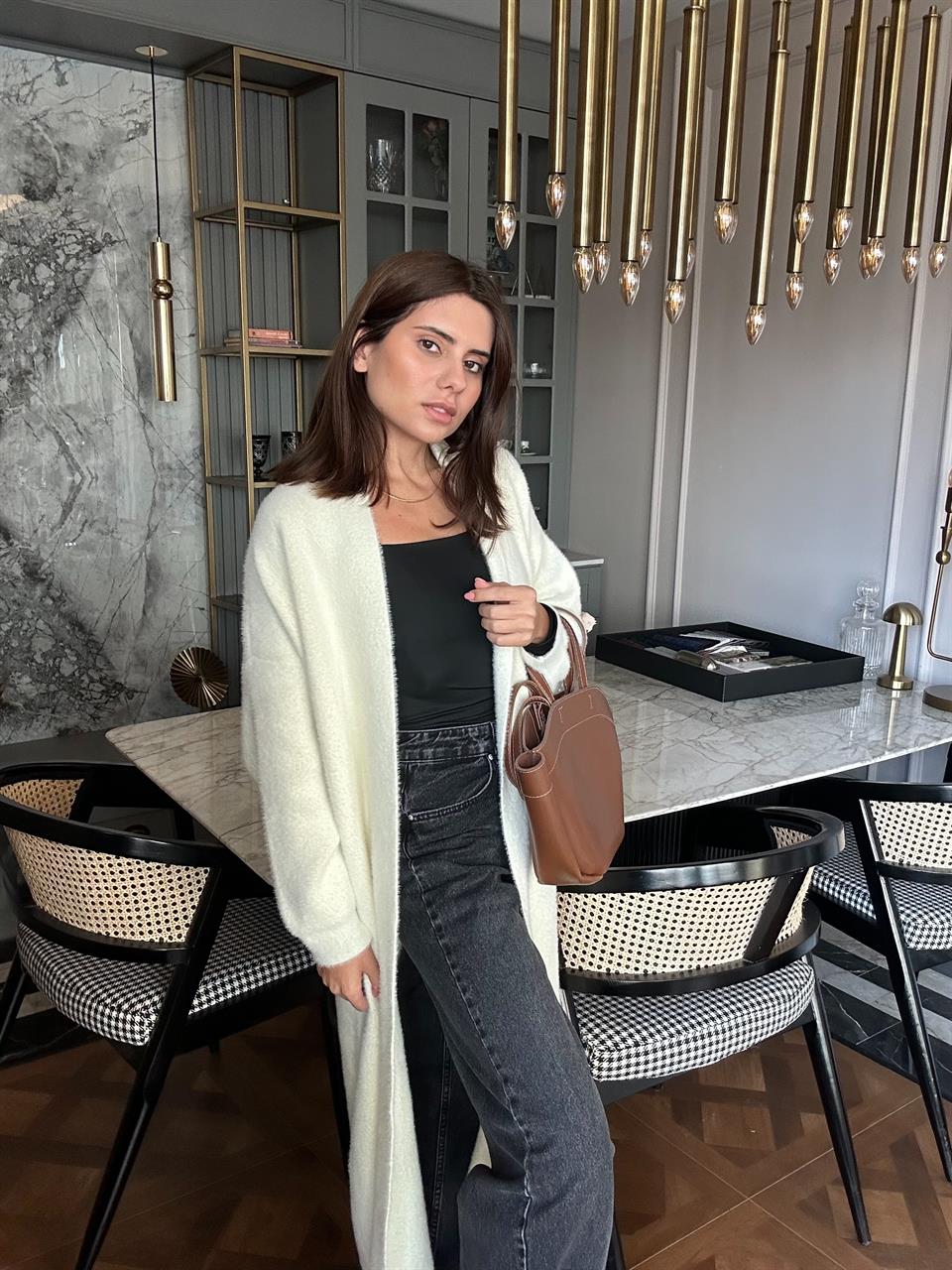 Beyaz Sakallı Yumoş Uzun Hırka